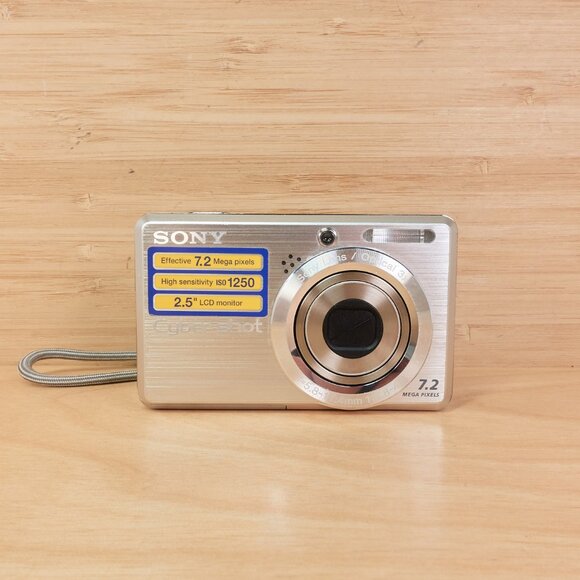 Vintage Sony Cyber-shot DSC-S750 7.2MP Digital Camera / 3x Zoom / Tested - Picture 3 of 9